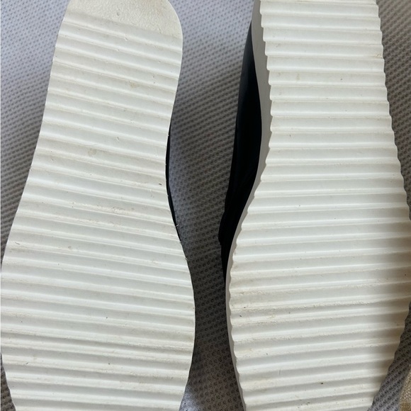 KWOT Karl Lagerfeld Leather Slip-On Shoes, black gold, flats - Picture 4 of 4